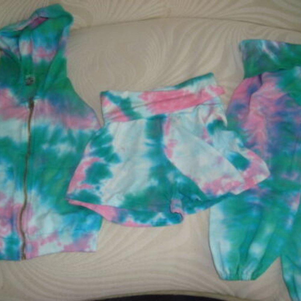 Zinnias 3 piece outfit Zip up Hoodie Shorts, Capri